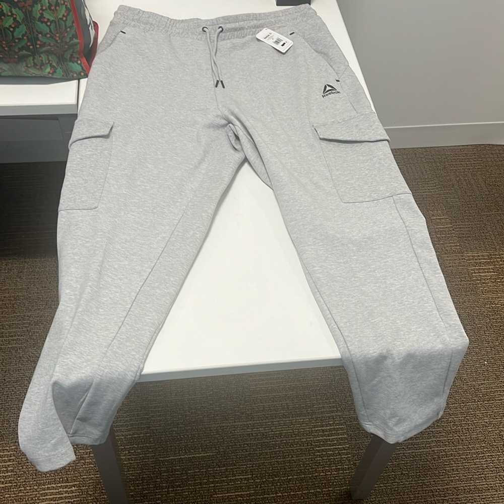 Men’s Rebook sweatpants ( XL, Slim Fit )